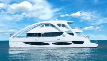 Thuyền chở khách thương mại
